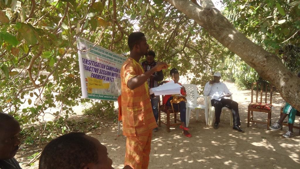 Gbenga Adanikin Facilitating interactive session with farmers
